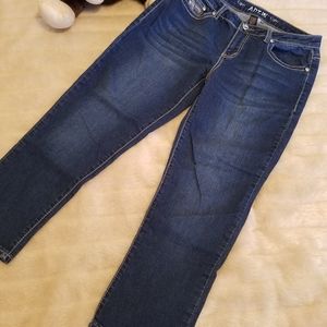 APT 9 BLUE JEAN CAPRI SIZE 6
